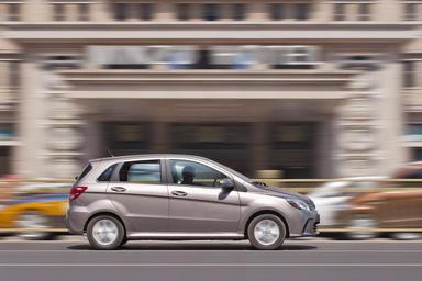 Comparación entre autos eléctricos e híbridos: ¿Cuál elegir?
